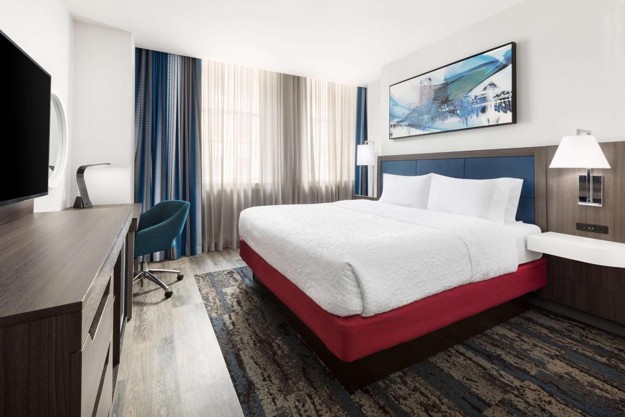 Hampton Inn & Suites Baltimore Inner Harbor Exterior photo