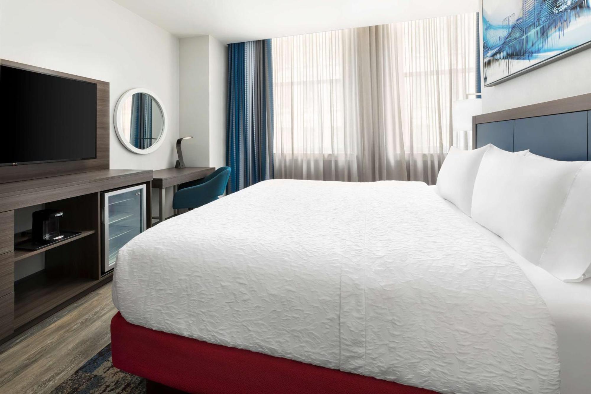 Hampton Inn & Suites Baltimore Inner Harbor Exterior photo
