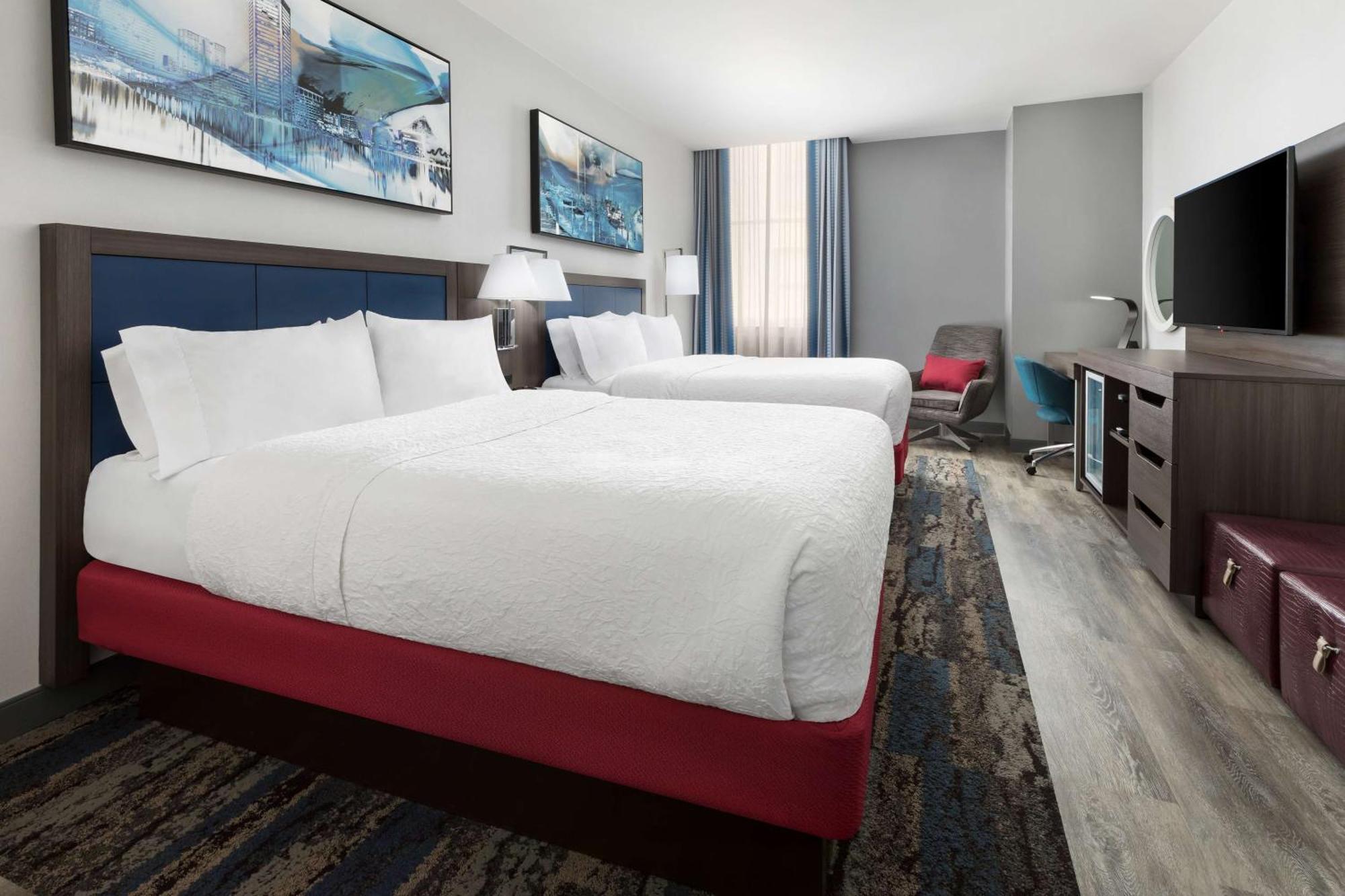Hampton Inn & Suites Baltimore Inner Harbor Exterior photo