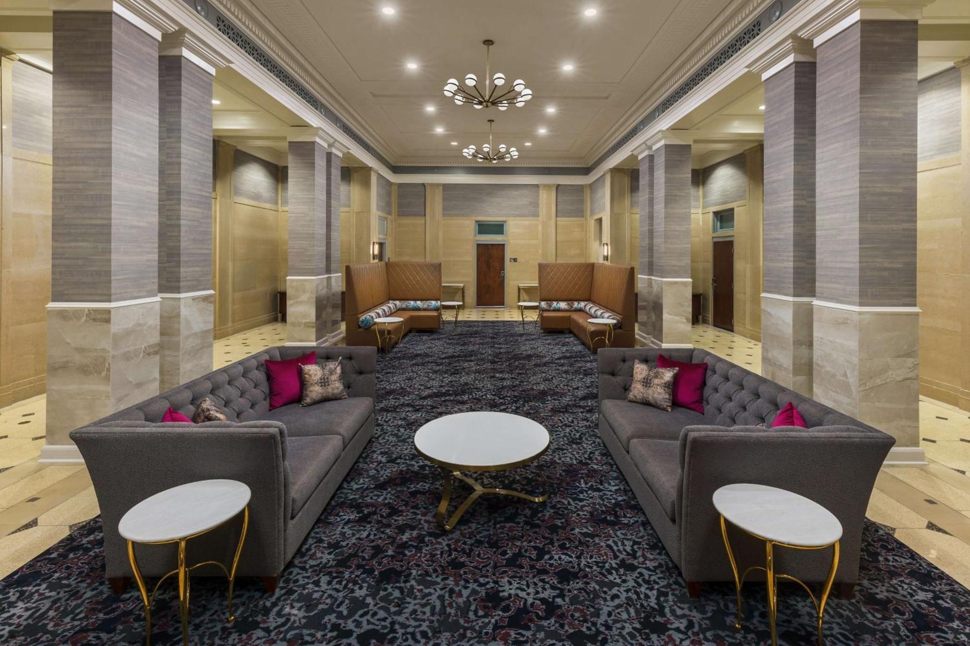Hampton Inn & Suites Baltimore Inner Harbor Exterior photo