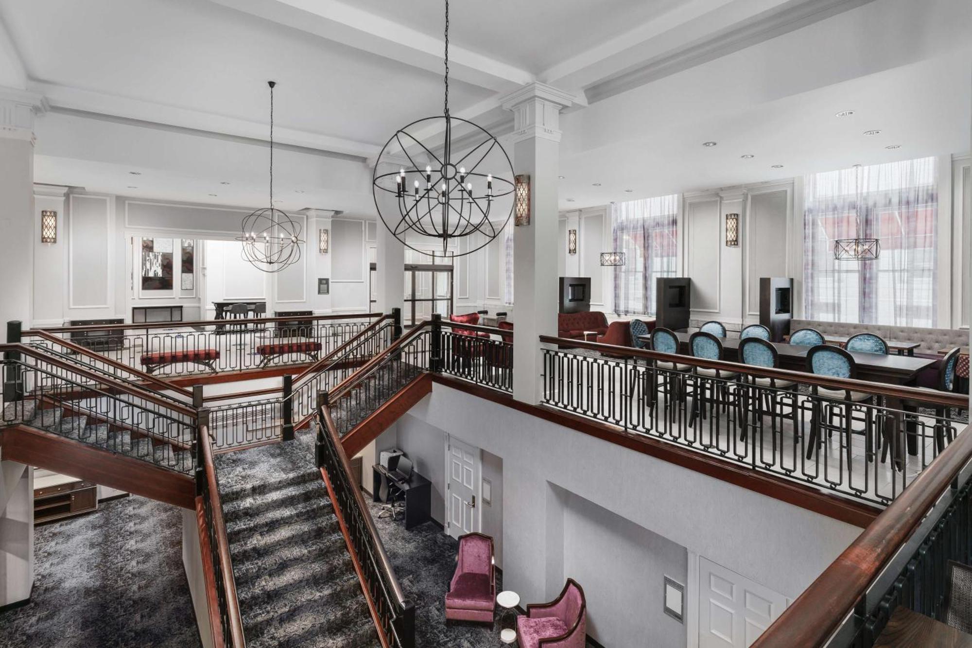 Hampton Inn & Suites Baltimore Inner Harbor Exterior photo