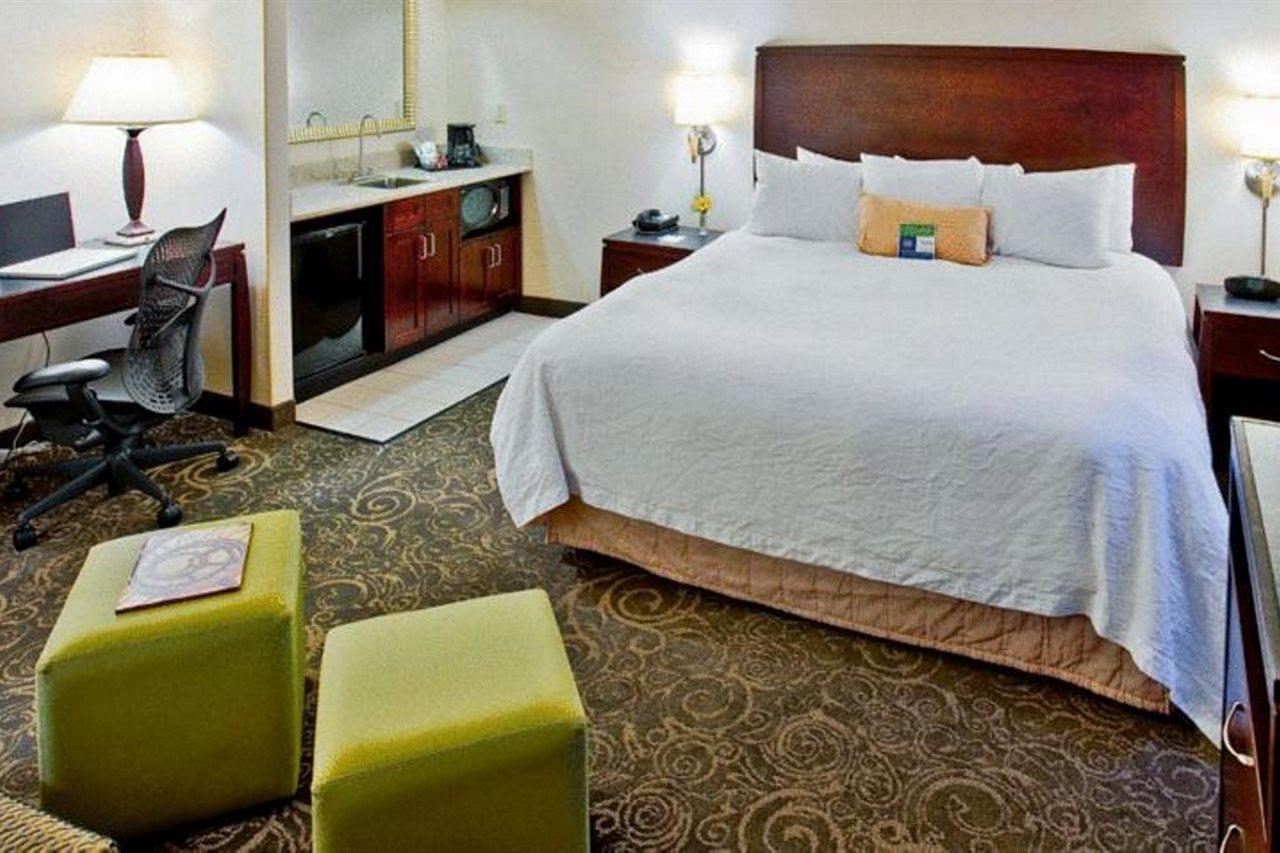 Hampton Inn & Suites Baltimore Inner Harbor Exterior photo
